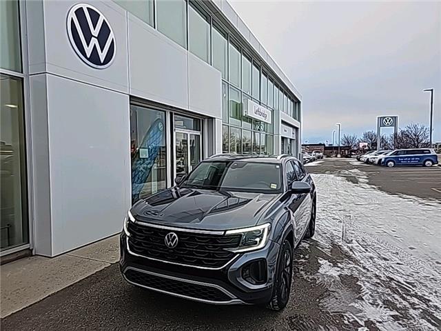 2025 Volkswagen Atlas Cross Sport 2.0 TSI Highline (Stk: 25036) in Lethbridge - Image 1 of 24