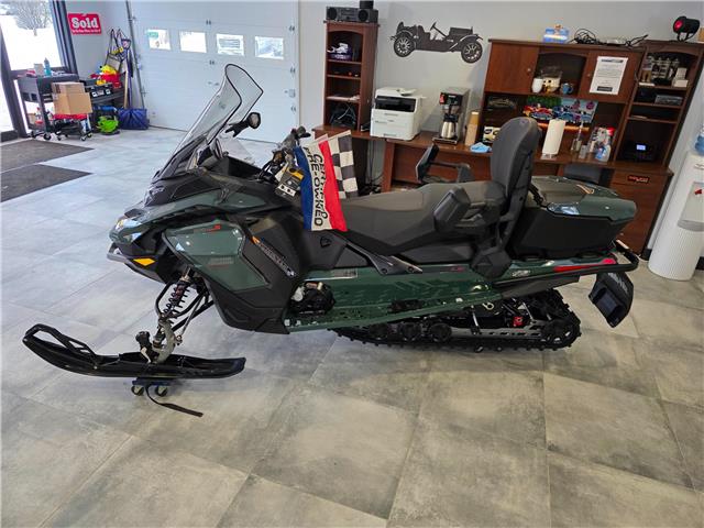 2024 Ski-Doo GRAND TOURING 900 ACE TURBO R GRAND TOURING 900 ACE TURBO R Dark Green with 1km at $20,995
