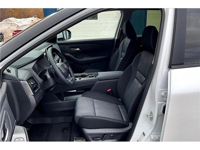 2025 Nissan Rogue SV Moonroof (Stk: 25RG1700) in Cranbrook - Image 9 of 13
