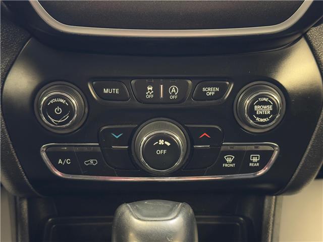 2020 Jeep Cherokee Trailhawk (Stk: U517460) in Shellbrook - Image 17 of 23