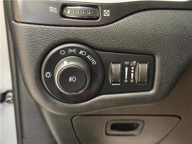 2020 Jeep Cherokee Trailhawk (Stk: U517460) in Shellbrook - Image 10 of 23