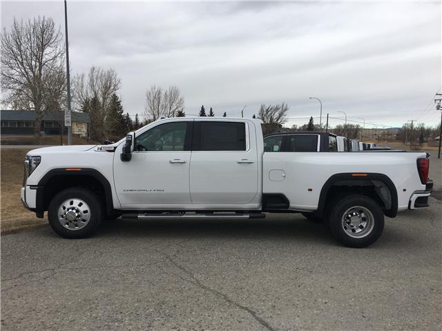 2025 GMC Sierra 3500HD Denali (Stk: 18669911) in Pincher Creek - Image 1 of 18