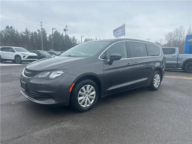 2017 Chrysler Pacifica LX (Stk: 250151A) in Ottawa - Image 1 of 26