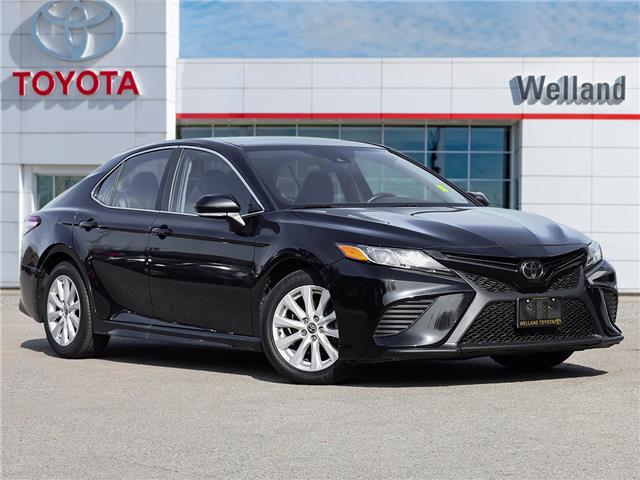 2020 Toyota Camry SE (Stk: 6136) in Welland - Image 1 of 25