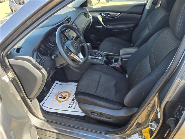 2019 Nissan Rogue SV in Saskatoon - Image 7 of 12