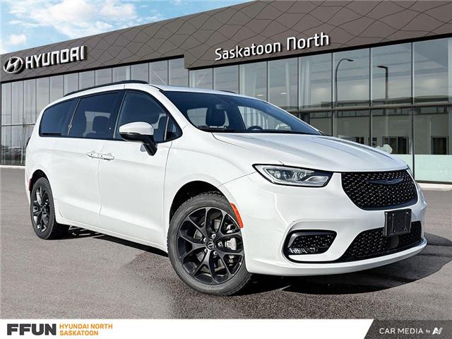 2023 Chrysler Pacifica Touring-L (Stk: F0690) in Saskatoon - Image 1 of 29