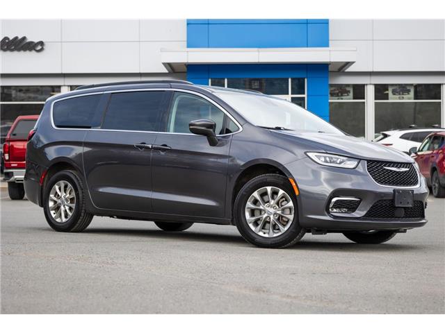 2022 Chrysler Pacifica Touring L (Stk: 5P160) in Kamloops - Image 1 of 17
