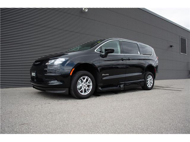 2023 Chrysler Grand Caravan SXT (Stk: UM028) in London - Image 1 of 21