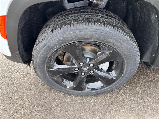 2025 Jeep Grand Cherokee Laredo (Stk: 7416) in Fort Erie - Image 4 of 27