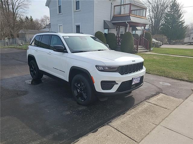 2025 Jeep Grand Cherokee Laredo White with 25km at $62,489