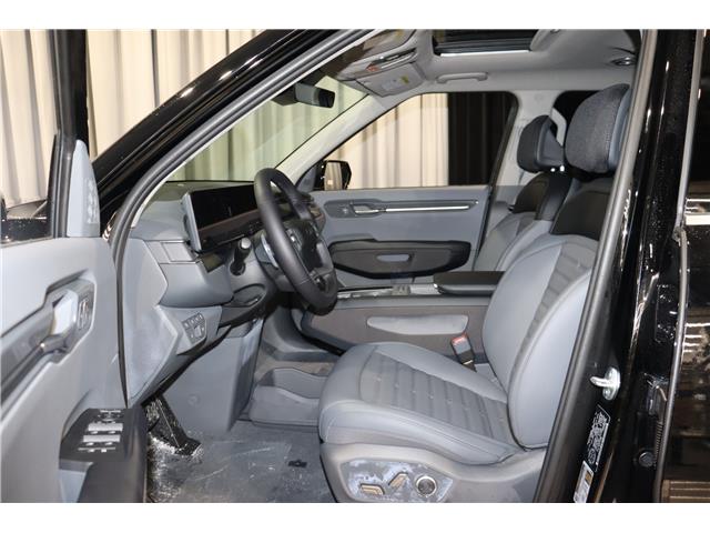 2026 Kia EV9 Land w/Plus Package (Stk: 26102) in Edmonton - Image 11 of 27