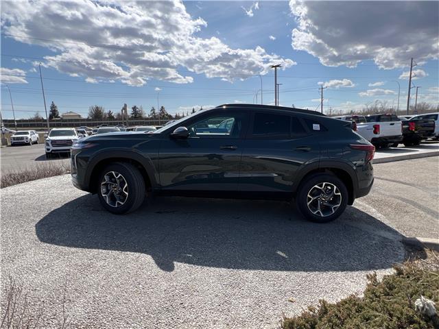 2025 Chevrolet Trax LT photo 2