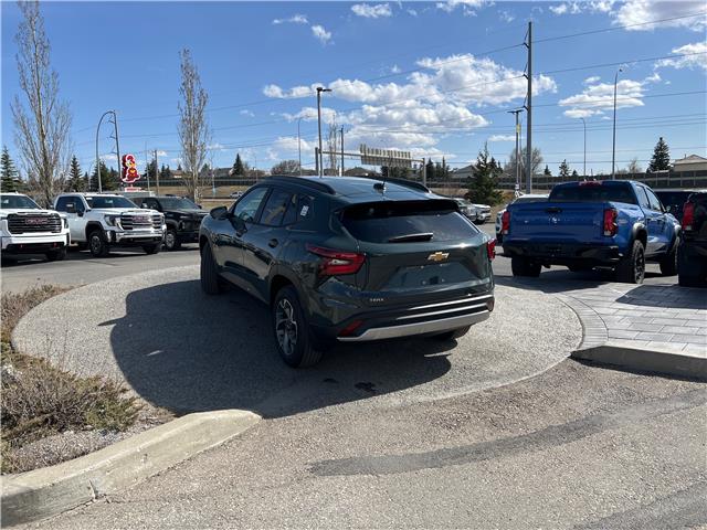 2025 Chevrolet Trax LT photo 3