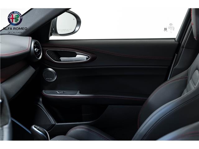2024 Alfa Romeo Giulia Quadrifoglio (Stk: AR0653) in Calgary - Image 18 of 33 2024 Alfa Romeo Giulia Quadrifoglio (Stk: AR0653) in Calgary - Image 18 of 33
