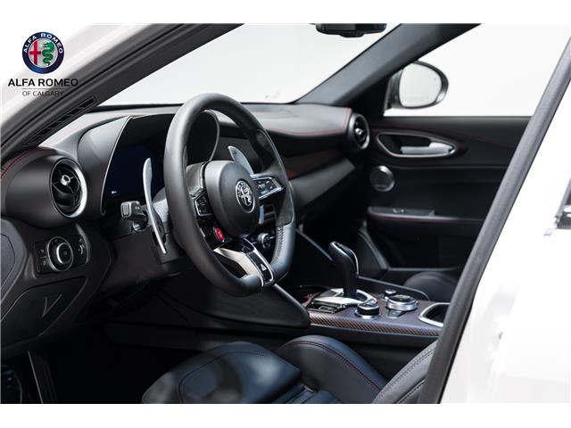 2024 Alfa Romeo Giulia Quadrifoglio (Stk: AR0653) in Calgary - Image 15 of 33 2024 Alfa Romeo Giulia Quadrifoglio (Stk: AR0653) in Calgary - Image 15 of 33