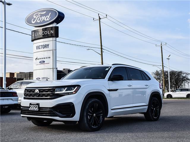 2023 Volkswagen Atlas Cross Sport 3.6 FSI Highline (Stk: VFNS00380A) in Chatham - Image 1 of 34