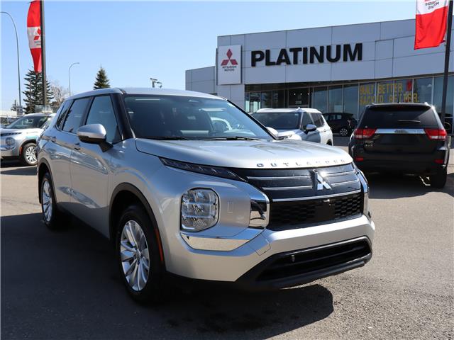 2025 Mitsubishi Outlander ES (Stk: R6020) in Calgary - Image 1 of 26