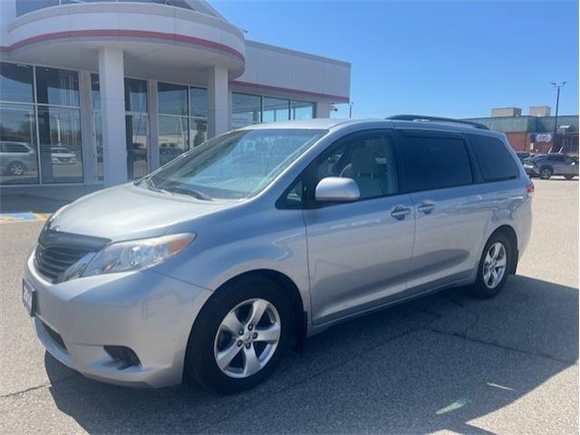 2014 Toyota Sienna LE 8 Passenger (Stk: 47217B) in Chatham - Image 1 of 10