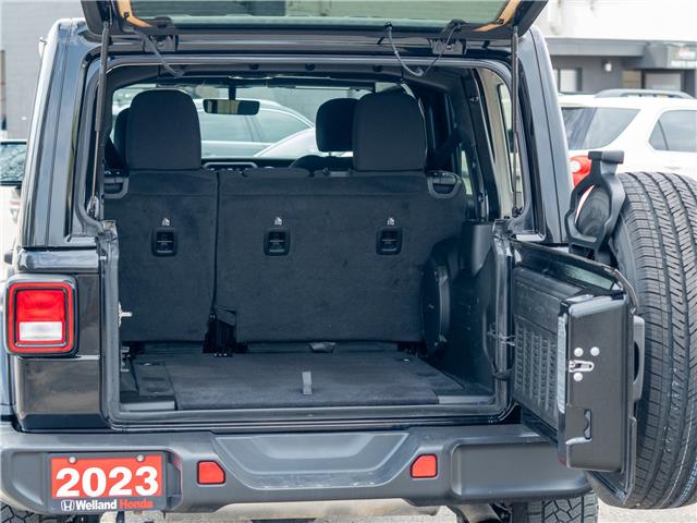 2023 Jeep Wrangler Sahara (Stk: WU7663) in Welland - Image 9 of 26