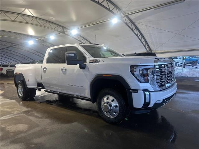 2025 GMC Sierra 3500HD Denali (Stk: 217196) in AIRDRIE - Image 1 of 15