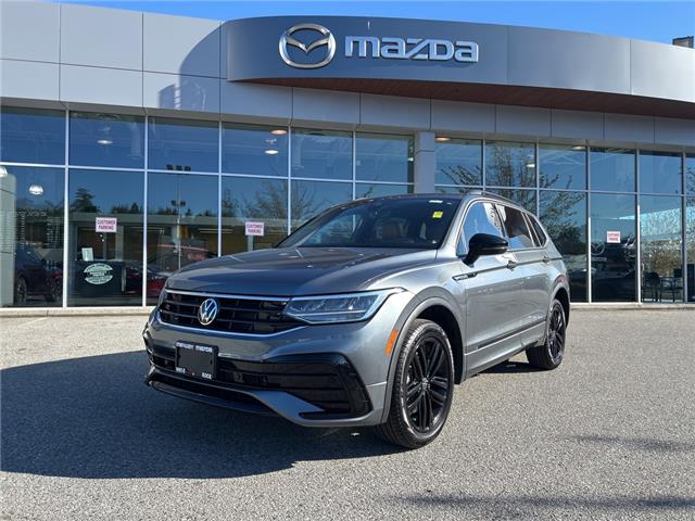 2022 Volkswagen Tiguan Comfortline R-Line Black Edition (Stk: P4838J) in Surrey - Image 1 of 15