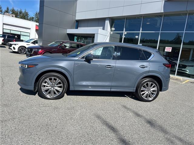 2022 Mazda CX-5 Signature (Stk: P4847) in Surrey - Image 2 of 15