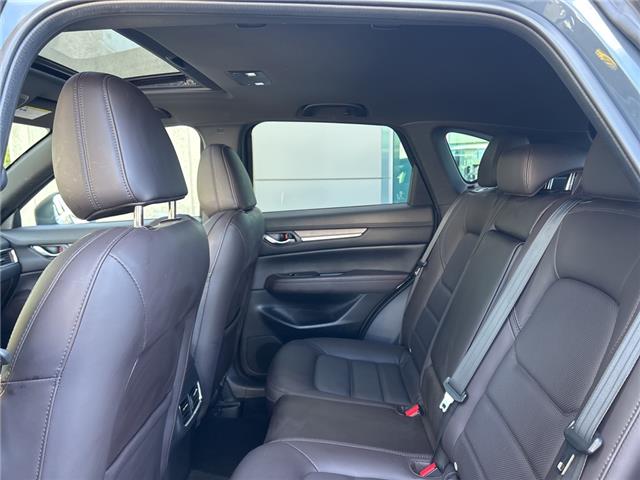 2022 Mazda CX-5 Signature (Stk: P4847) in Surrey - Image 11 of 15