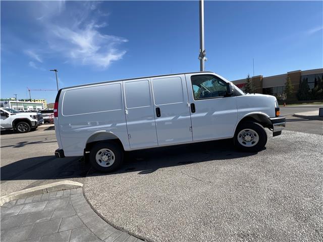 2025 Chevrolet Express 2500 Work Van (Stk: S1180384) in Calgary - Image 7 of 19