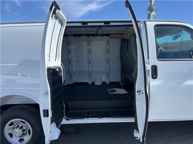 2025 Chevrolet Express 2500 Work Van (Stk: S1180384) in Calgary - Image 18 of 19