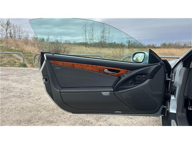 2003 Mercedes-Benz SL-Class Base (Stk: 014342) in Calgary - Image 23 of 26 2003 Mercedes-Benz SL-Class Base (Stk: 014342) in Calgary - Image 23 of 26