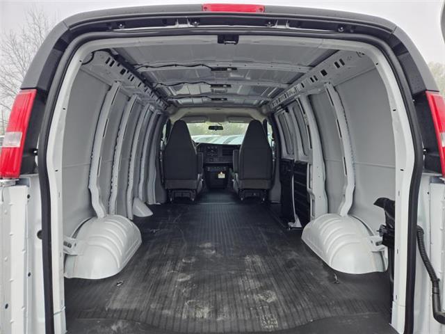 2025 GMC Savana 2500 Work Van (Stk: T40391) in Cobourg - Image 11 of 12