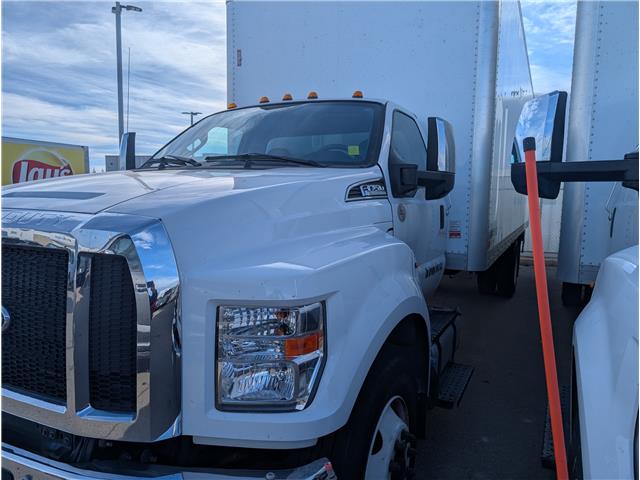 2022 Ford F750 REG CAB (Stk: 19185) in Calgary - Image 1 of 19