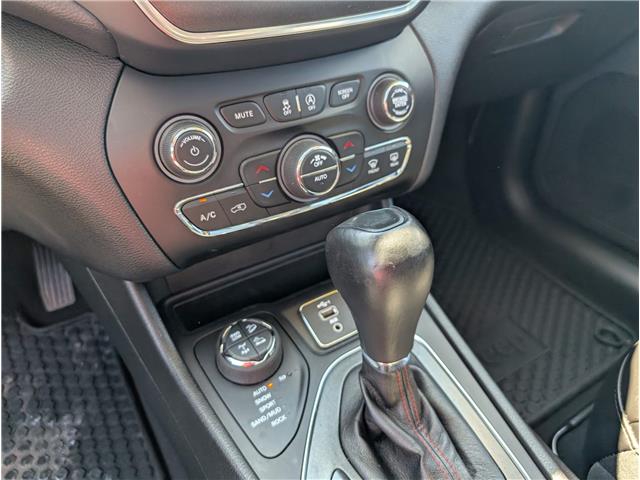 2022 Jeep Cherokee Trailhawk (Stk: B1775) in Sarnia - Image 17 of 28