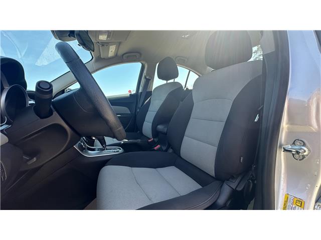 2016 Chevrolet Cruze Limited 2LS (Stk: 180057) in Calgary - Image 10 of 26