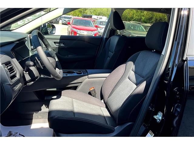 2025 Nissan Rogue SV Moonroof (Stk: 25RG2499) in Cranbrook - Image 9 of 12