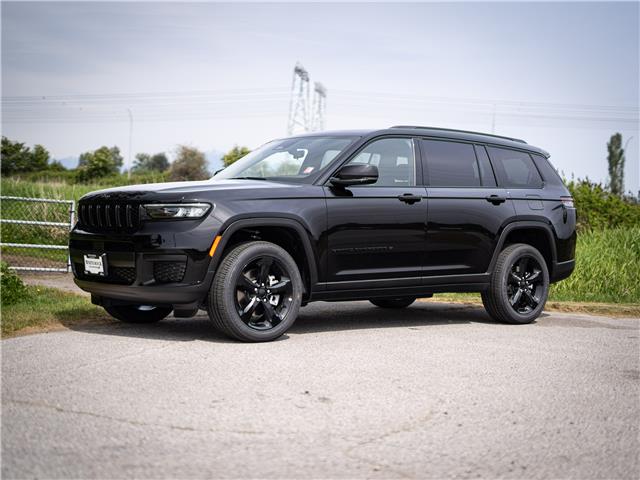 2025 Jeep Grand Cherokee L Laredo (Stk: S695942) in Surrey - Image 1 of 20