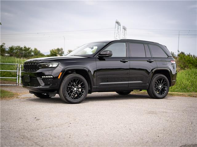 2023 Jeep Grand Cherokee Summit (Stk: 28500A) in Surrey - Image 1 of 27