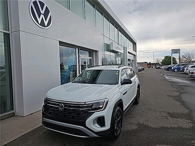 2025 Volkswagen Atlas 2.0 TSI Peak Edition (Stk: 25047) in Lethbridge - Image 1 of 30