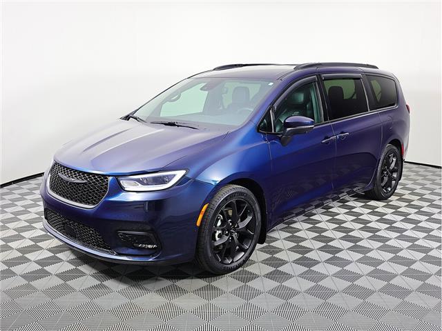 2023 Chrysler Pacifica Touring-L (Stk: L614A) in Calgary - Image 1 of 21
