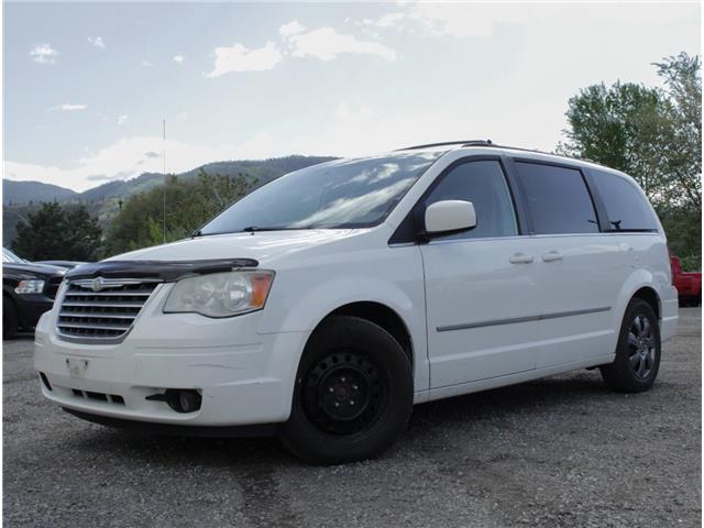 2010 Chrysler Town & Country Touring (Stk: 5925SE35C) in Penticton - Image 1 of 6