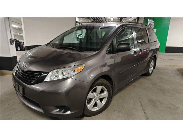 2015 Toyota Sienna 7 Passenger (Stk: 250646A) in Toronto - Image 1 of 5
