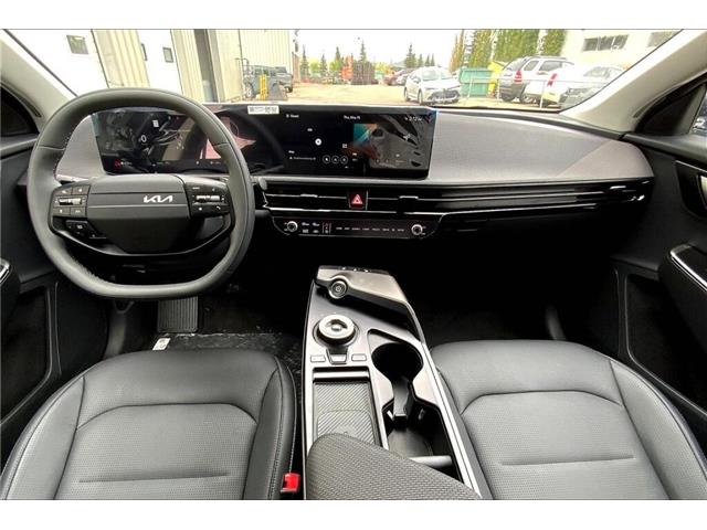2025 Kia EV6 Land w/Premium Package (Stk: SEV61262) in Sherwood Park - Image 5 of 14