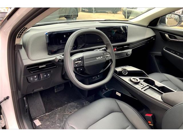 2025 Kia EV6 Land w/Premium Package (Stk: SEV61262) in Sherwood Park - Image 8 of 14