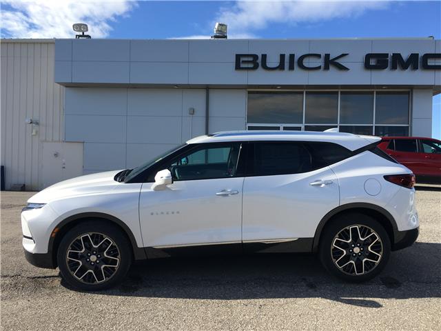 2025 Chevrolet Blazer Premier (Stk: 19247961) in Pincher Creek - Image 1 of 17