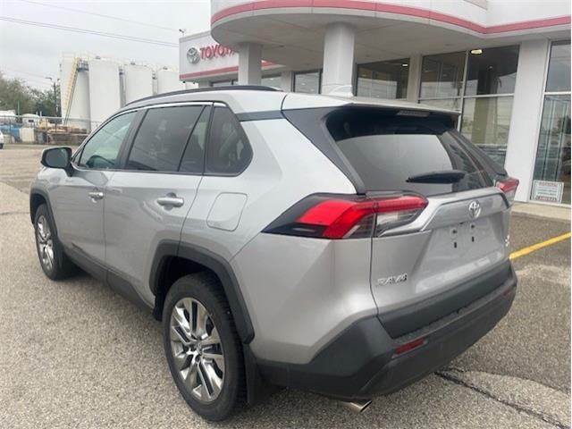 2020 Toyota RAV4 XLE (Stk: 47266A) in Chatham - Image 1 of 9