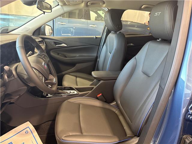 2025 Buick Encore GX Sport Touring (Stk: 13803) in Roblin - Image 5 of 8 2025 Buick Encore GX Sport Touring (Stk: 13803) in Roblin - Image 5 of 8