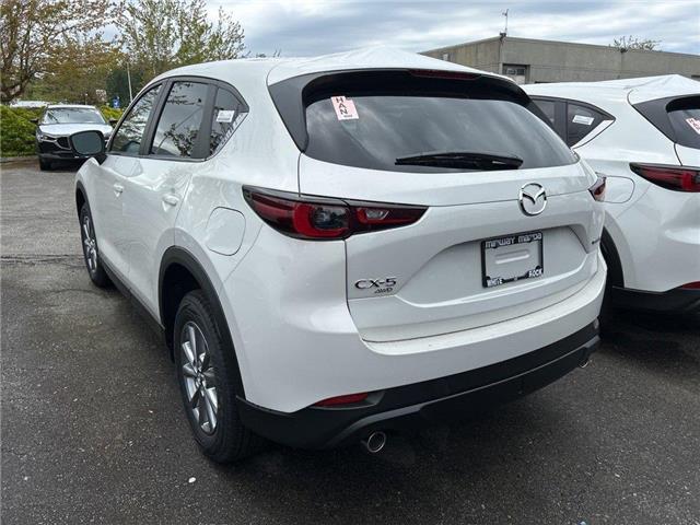 2025 Mazda CX-5 GX (Stk: 661718) in Surrey - Image 2 of 5