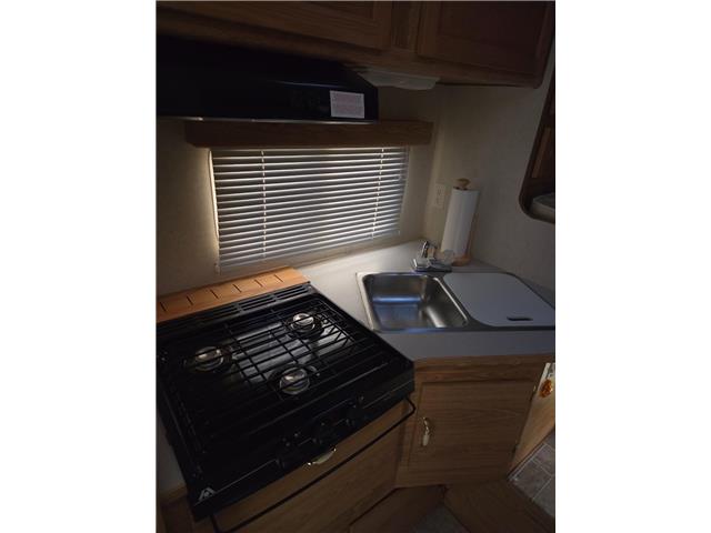 2004 ADVENTURER  in Shellbrook - Image 8 of 12