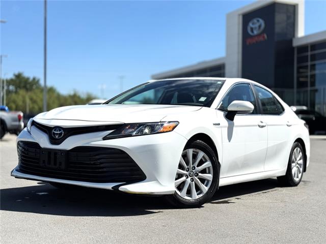 2020 Toyota Camry Hybrid LE (Stk: W288174A) in Cranbrook - Image 1 of 17