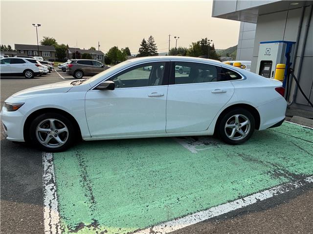 2016 Chevrolet Malibu LS (Stk: 24717A) in Campbellton - Image 2 of 9